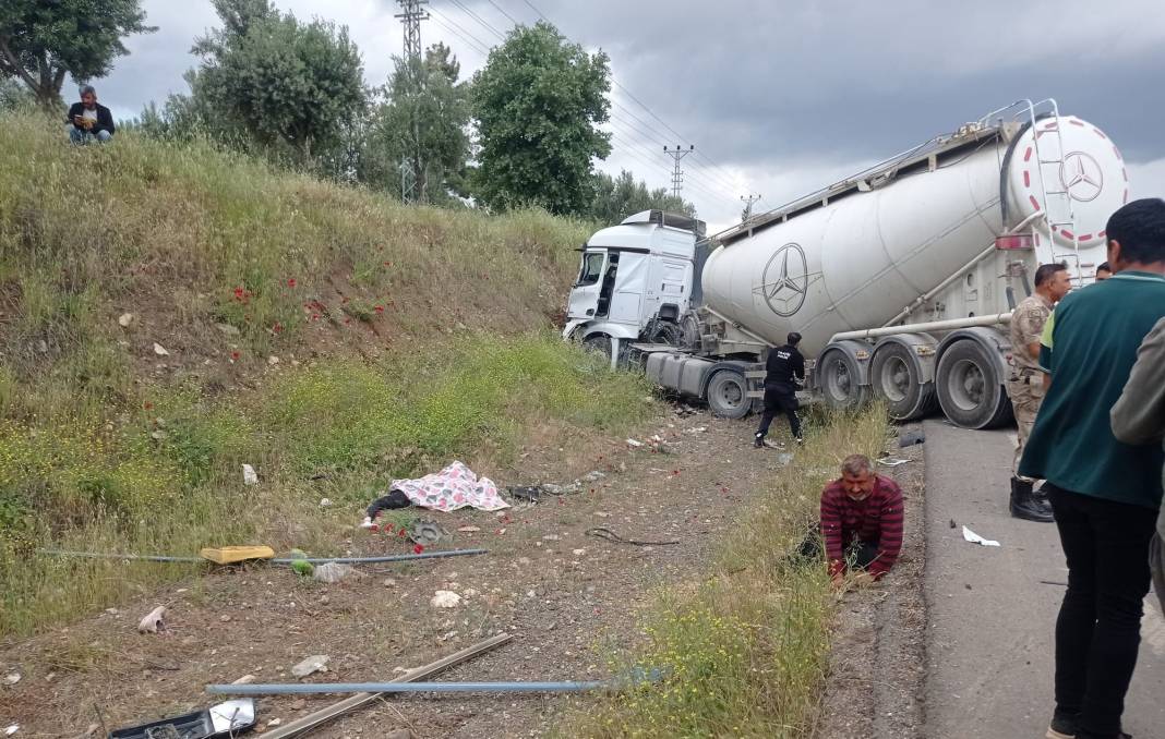 Gaziantep’ten yürek yakan fotoğraf! Yan yana toprağa verildiler 45